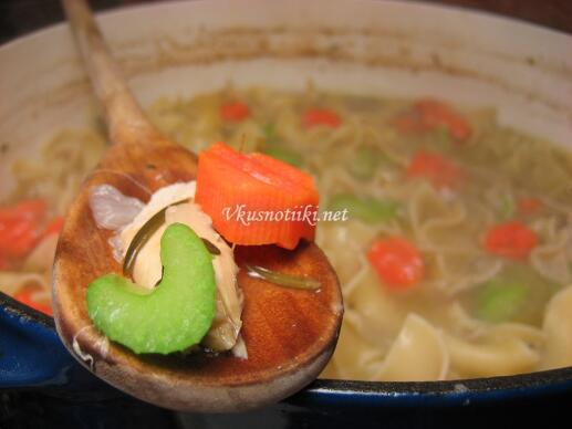 Пилешка супа с  настъргани зеленчуци