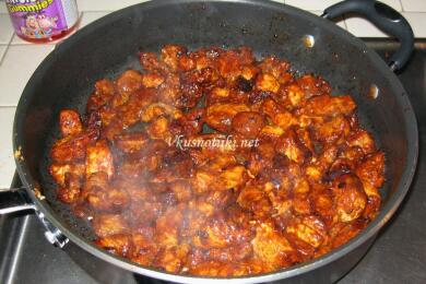 Свинско със сухи чушки