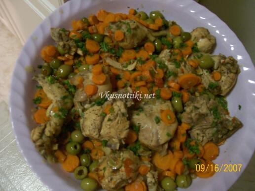 Пиле с маслини