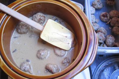 Кюфтета с млечен сос