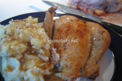 Задушено пиле с картофено пюре