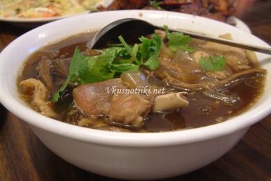 Пиле яхния с гъби