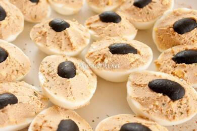 Яйца с маслини