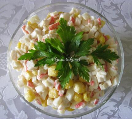 Салата с рулца от раци