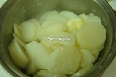 Варени картофи с масло