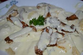 Пиле със сос