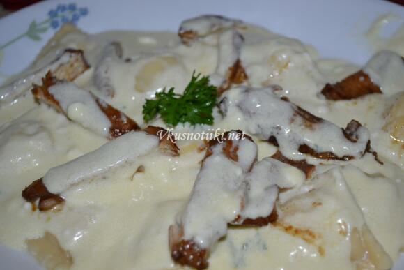 Пиле със сос