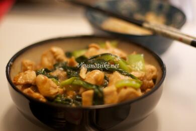 Пилешки гърди със зеленчуци