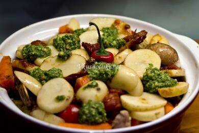 Пиле яхния с гъби