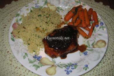 Задушено свинско месо със сини сливи