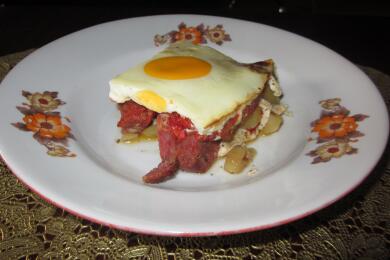 Наденица в гювече