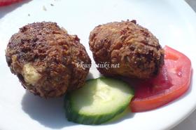 Кюфтета от тиквички със сирене