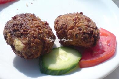 Кюфтета от тиквички със сирене