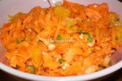 Салата от моркови, стафиди и портокал