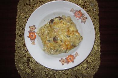 Пиле с ориз, гъби и яйца