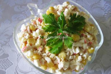 Салата с рулца от раци