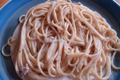 Спагети със сметана и яйца