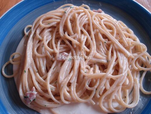 Спагети със сметана и яйца