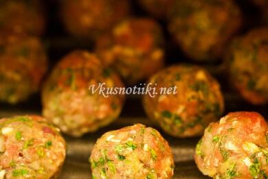 Пържени кюфтета с доматен сос