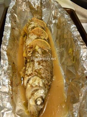 Печена риба в хартия