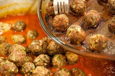 Пържени кюфтета с доматен сос
