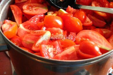 Пържен праз с домати и маслини 