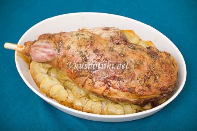 Агнешко бутче с картофи