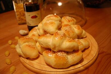 Козуначени кифлички с мармалад