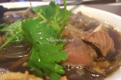 Пиле яхния с гъби