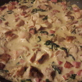 Спагети с пиле и бекон на фурна