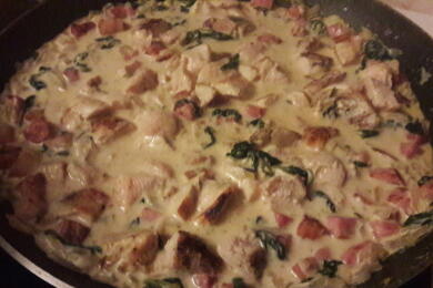 Спагети с пиле и бекон на фурна