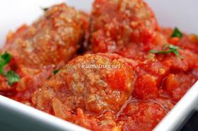 Пържени кюфтета с доматен сос