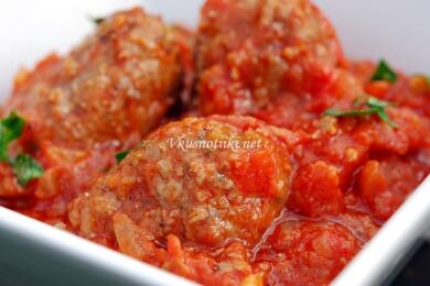 Пържени кюфтета с доматен сос