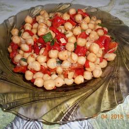 Салата с нахут