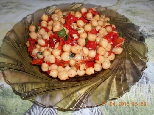 Салата с нахут