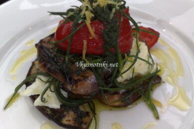 Печен син домат