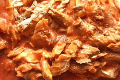 Пържени скумрии  с доматен сос и гъби