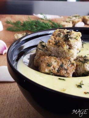 Супа от тиквички с кротони с копър