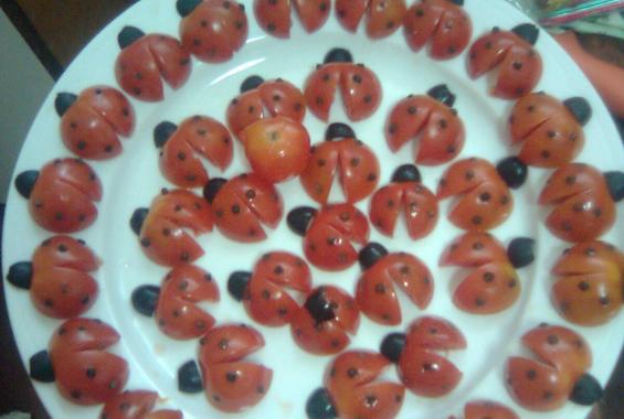Калинки от чери домати 