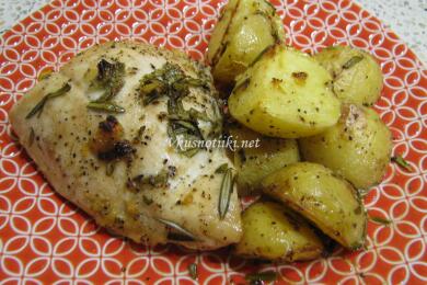 Пилешко месо с картофи