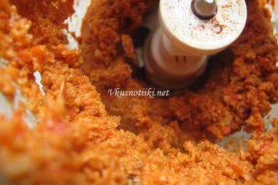 Салата от червени чушки  с  извара