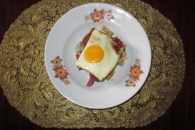 Наденица в гювече