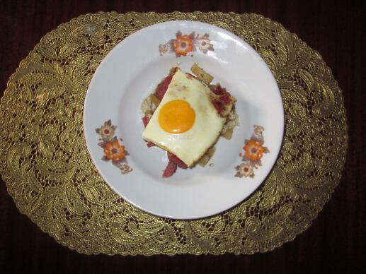 Наденица в гювече