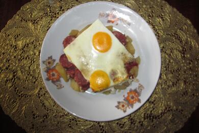 Наденица в гювече