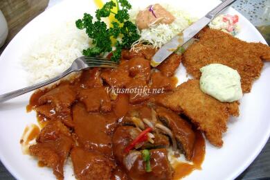 Свински котлети  със сос