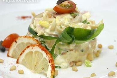 Салата от калмари с царевица и ябълки