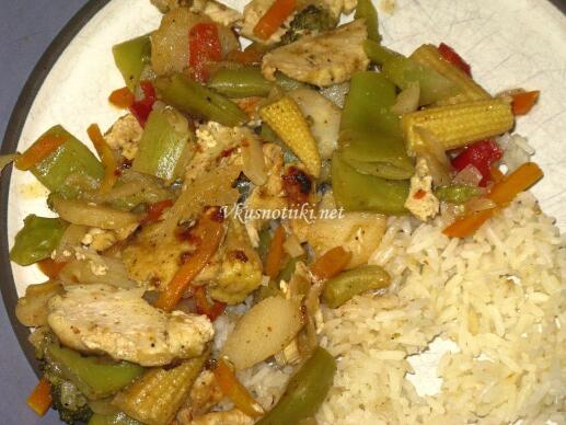 Пилешки гърди със зеленчуци