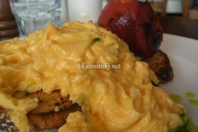 Яйца със сирене