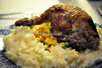 Задушено пиле с картофено пюре