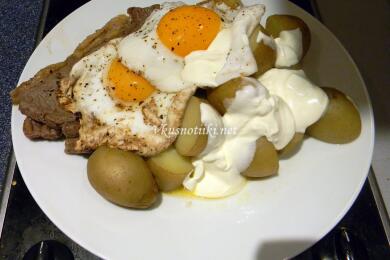 Картофи с яйца